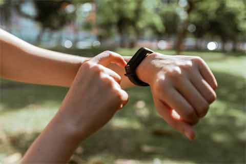 How do fitness trackers work